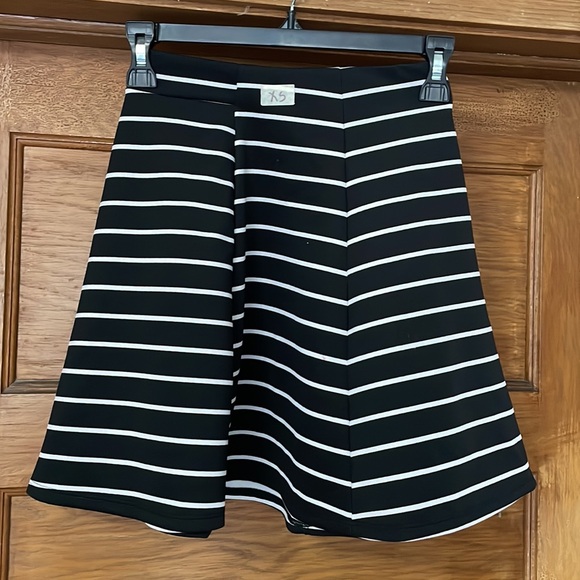 Decree‎ Black and white strip skater circle skirt - Picture 1 of 10